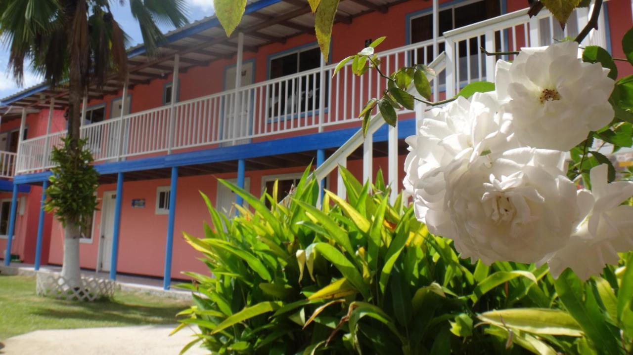 Hotel Posada Del Mar Fresh Water Bay Exteriör bild